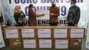 Ericsson Indonesia memberikan donasi 12.000 masker KN95 untuk tenaga medis di RSUD Cengkareng, Jakarta, Kamis (15/10/2020). Donasi ini merupakan bagian dari 25.000 masker KN95 yang untuk tiga rumah sakit rujukan COVID-19 di Jabodetabek. (Liputan6.com/Fery Pradolo)