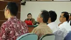 Terdakwa Udar Pristono (kedua kiri) saat menjalani sidang lanjutan di Pengadilan Tipikor, Jakarta, Senin (25/5/2015). Sidang ditunda sepekan karena Udar Pristono sakit. (Liputan6.com/Helmi Afandi)