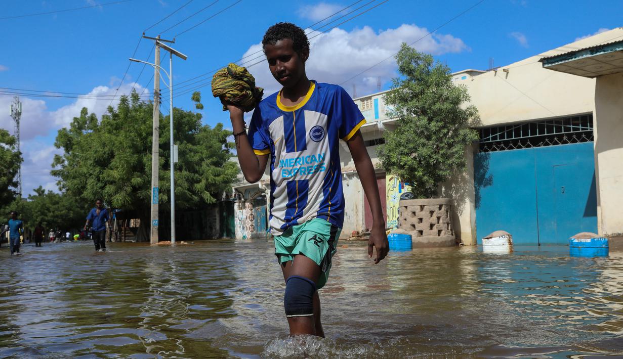 Banjir juga merendam pasar dan rumah sakit di wilayah tersebut. (Foto Hasan Ali Elmi/AFP)