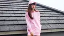 Perempuan yang berparas seperti cewek-cewek Korea ini juga hobi tampil Sporty. Adiezty Fersa memakai outfit serba pink dan membuat dirinya tetap terlihat girly.  (Instagram/adieztyfersa)