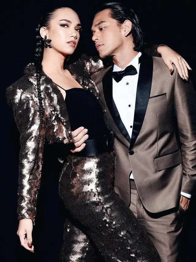 8 Gaya Pemotretan Terbaru Haico Van der Veken dan Rangga Azof, Tampil Mesra