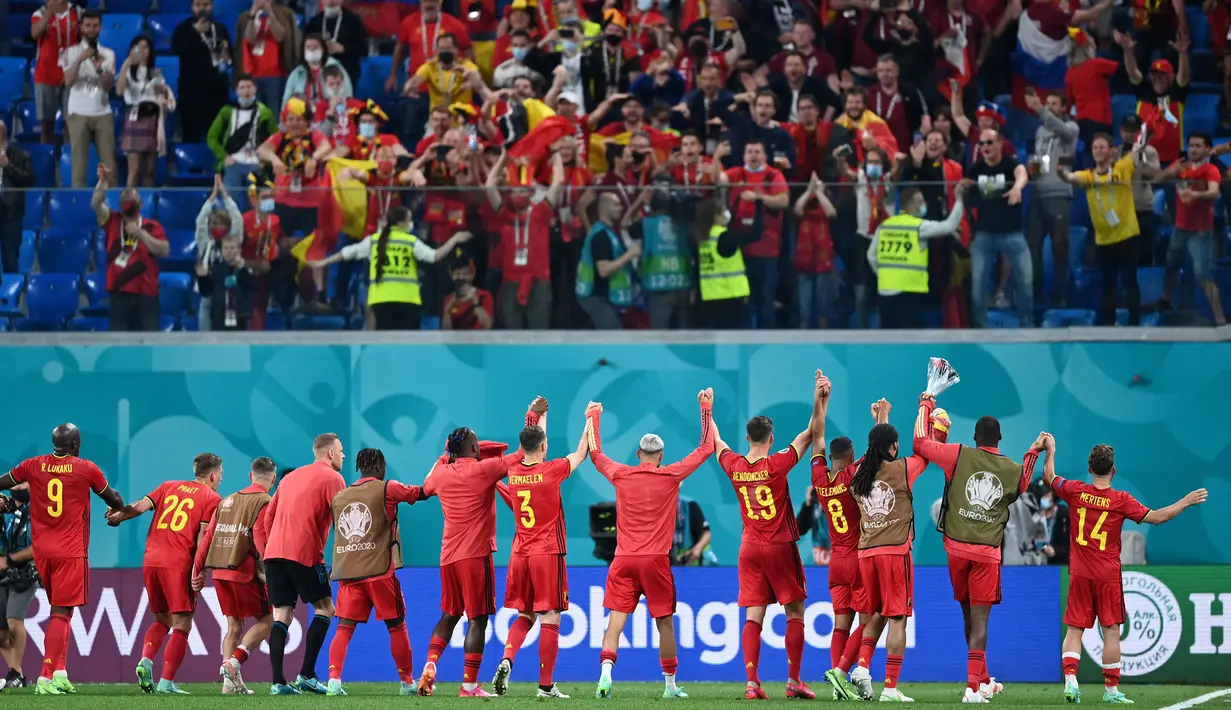 Kemenangan pertandingan perdana Belgia 3-0 ini mengantarnya pada puncak klasemen sementara Grup B Euro 2020, unggul selisih gol dari Finlandia yang sebelumnya lebih dulu mengalahkan Denmark. (Foto: Pool/Kirill Kudryavtsev)