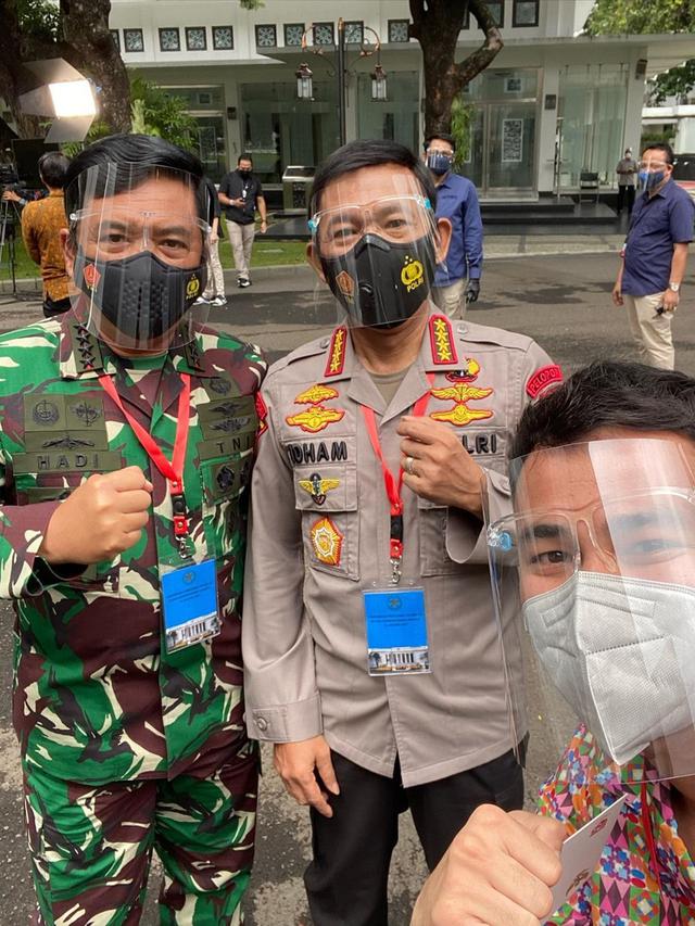 6 Potret Raffi Ahmad saat Disuntik Vaksin COVID-19 Buatan Sinovac, Wakil Anak Muda