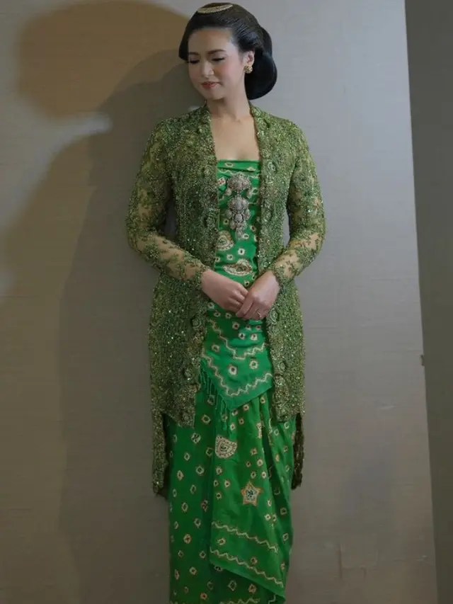 Angela Perkasa Putri Andika Perkasa saat menjalani prosesi pernikahan. [@erniaredberry]