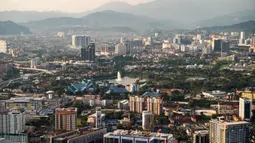 Pemandangan Kuala Lumpur, Malaysia, 8 Agustus 2020. Berawal dari kota penambang timah, kini Kuala Lumpur dikenal luas berkat sejumlah bangunan ikonisnya, termasuk Menara Kembar Petronas. (Xinhua/Zhu Wei)