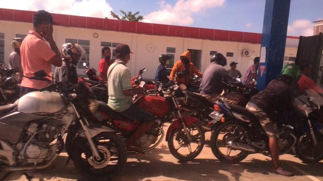 10 Potret Suzuki Thunder Saat Menguras SPBU, Banyak Dipakai Para Penjual Bensin Eceran