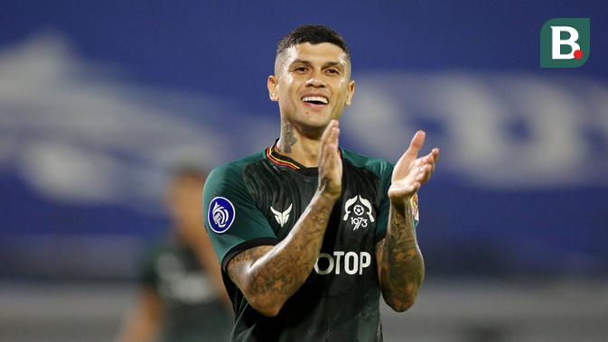 Pemain Persikabo 1973, Ciro Alves, saat melawan Madura United pada laga BRI Liga 1 di Stadion Kapten I Wayan Dipta, Gianyar, Selasa (29/03/2022). (Bola.com/ M Iqbal Ichsan)