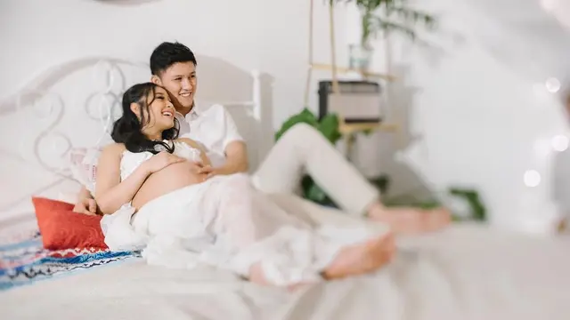 [Bintang] 8 Foto Maternity Rinni Wulandari yang Cantik dan Menawan