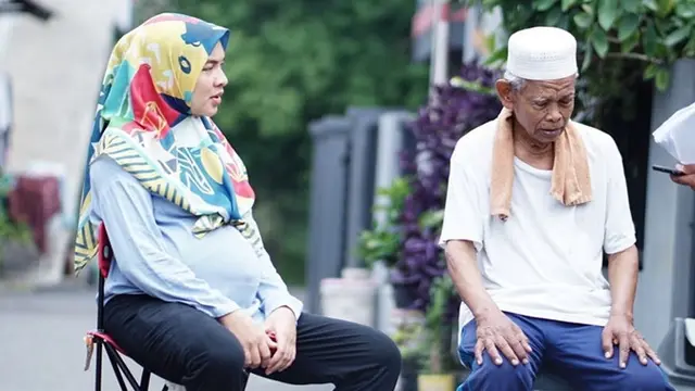 Tetap Aktif di Lokasi Syuting, Ini 6 Potret Cantik Tika Bravani Pamer Baby Bump