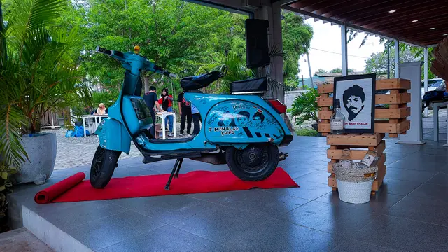 Vespa, stensilan, dan botol ilustrasi arsenik yang menyebabkan kematian aktivis kemanusiaan Munir Said Thalib (Liputan6.com/Rino Abonita)