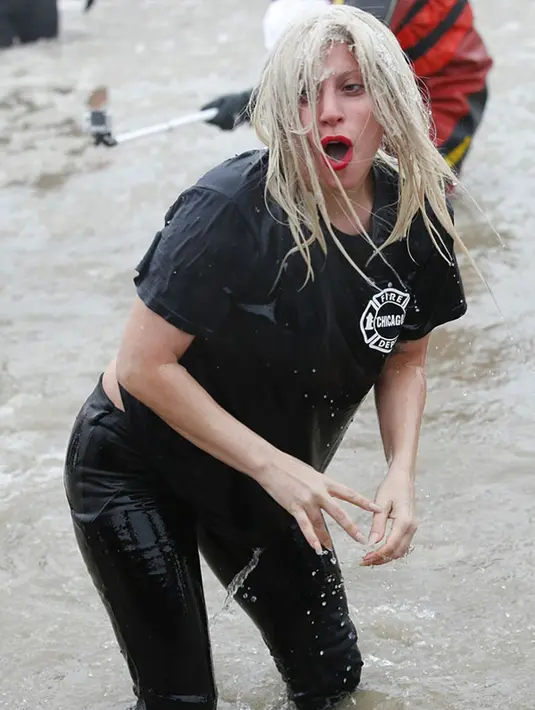 Dingin itu pasti, namun mampukah Lady Gaga dan Taylor Kinney bertahan dari ini?