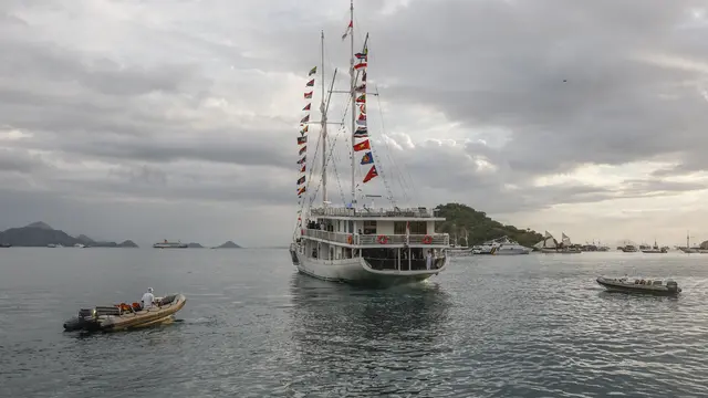 Momen Jokowi Ajak Pemimpin ASEAN Naik Kapal Pinisi Menikmati Keindahan Labuan Bajo