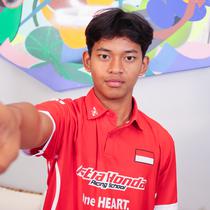 Pembalap binaan PT Astra Honda Motor yang akan mengikuti kelas Moto3 2026, Veda Ega Pratama. (Abdul Aziz/Bola.com)