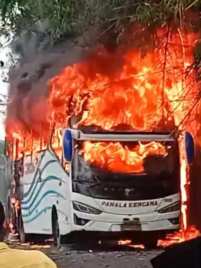 Bus Terbakar