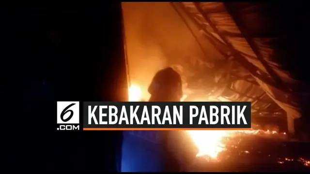 Sebuah pabrik kasur pegas di Kelurahan Pejambon, Kecamatan Sumber, Kabupaten Cirebon, terbakar. Kebakaran terjadi pada Rabu (18/9/2019) dini hari.