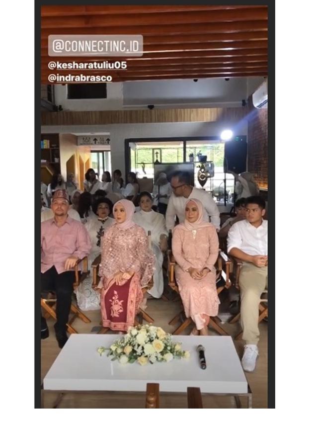 7 Momen Kesha Ratuliu Resmi Dilamar Adhi Permana, Anggun dengan Kebaya Berhijab