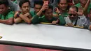 Arak-arakan penggawa Timnas Indonesia U-22 saat melintasi Jalan MH Thamrin, Jakarta, Kamis (29/2). Arak-arakan sebagai bentuk perayaan kemenangan di Piala AFF ini menggunakan bus "double decker" milik klub Persija. (Liputan6.com/Helmi Fithriansyah)