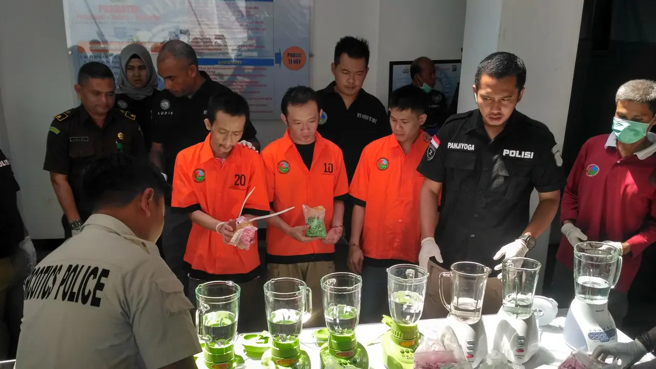 Direktorat Narkoba Polda Metro Jaya memusnahkan 239,84 kilogram sabu dan 30 ribu butir ekstasi