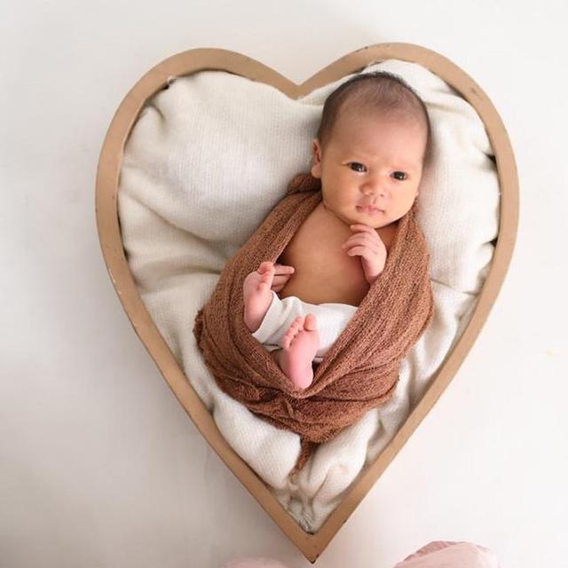 6 Gaya Pemotretan Baby Athar, Anak Citra Kirana yang Curi Perhatian