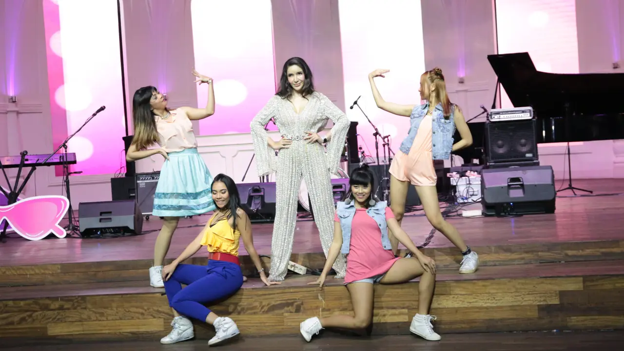 Tampil stylish dengan branded fashion
