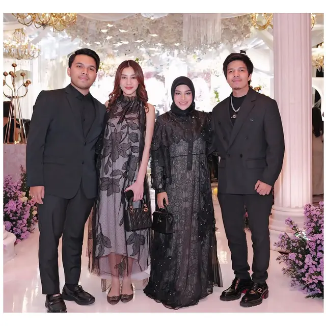 6 Inspirasi Gamis Hitam untuk Pesta ala Aurel Hermansyah, Elegan Memukau