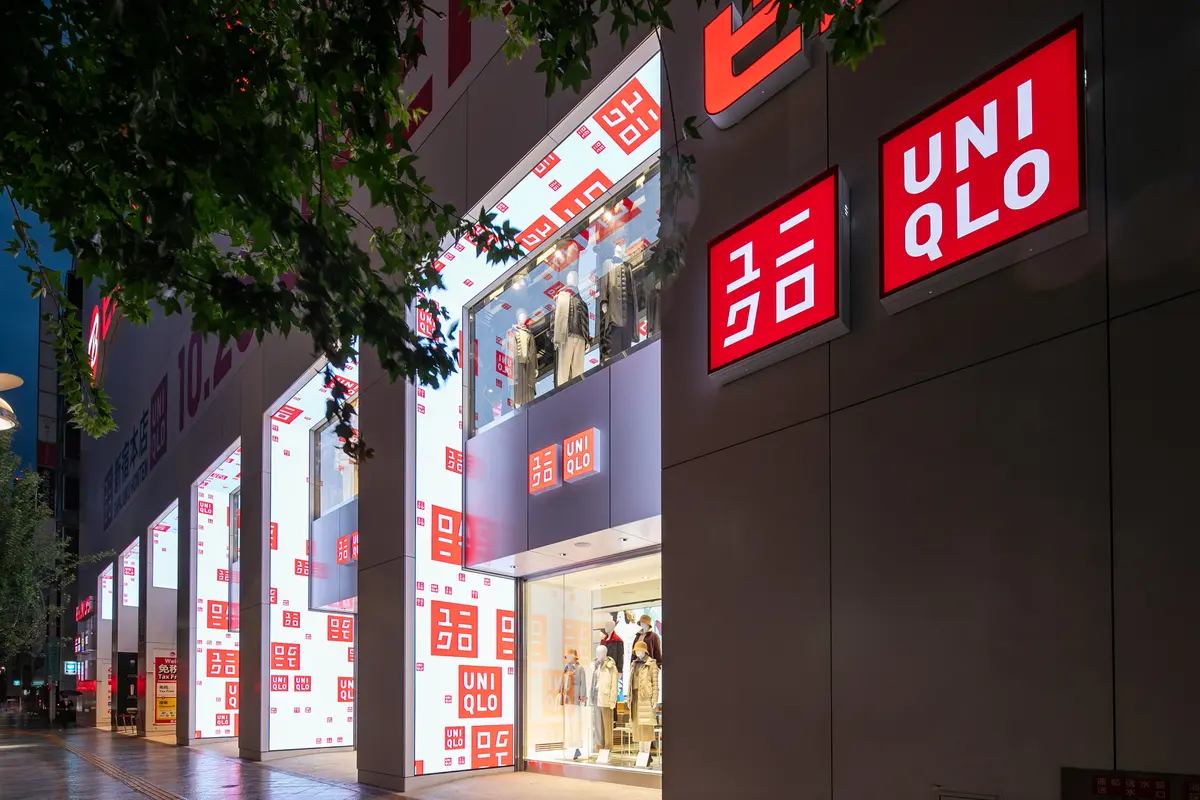 Bukan Sekadar Ritel Baju, UNIQLO Shinjuku Honten Hadirkan Pengalaman Belanja Asik Sambil Ngopi dan Merangkai Bunga
