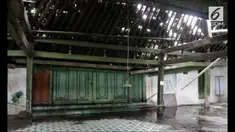 Runtuhnya bangunan cagar budaya tersebut, disebabkan karena sudah termakan usia.