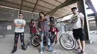 Band The Flash Sapa Penggemar dengan Merdeka Dalam Penjara