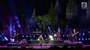 Penampilan Anggun C Sasmi menghibur penonton pada acara Prambanan Jazz Festival 2019 di Candi Prambanan, DI Yogyakarta, Minggu (7/7/2019). Tidak kurang dari 12 lagu dinyanyikan pemilik nama lengkap Anggun Cipta Sasmi ini  bersama bandnya selama satu jam. (Fimela.com/Bambang E. Ros)