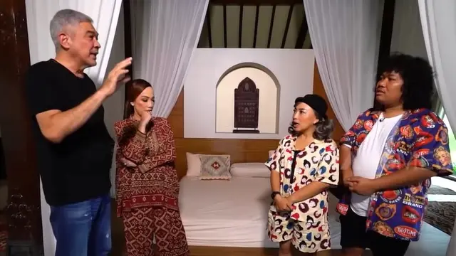 Marshel Widianto dan Mpok Alpa di villa Ivy Baskara (YouTube/TRANS7 OFFICIAL)