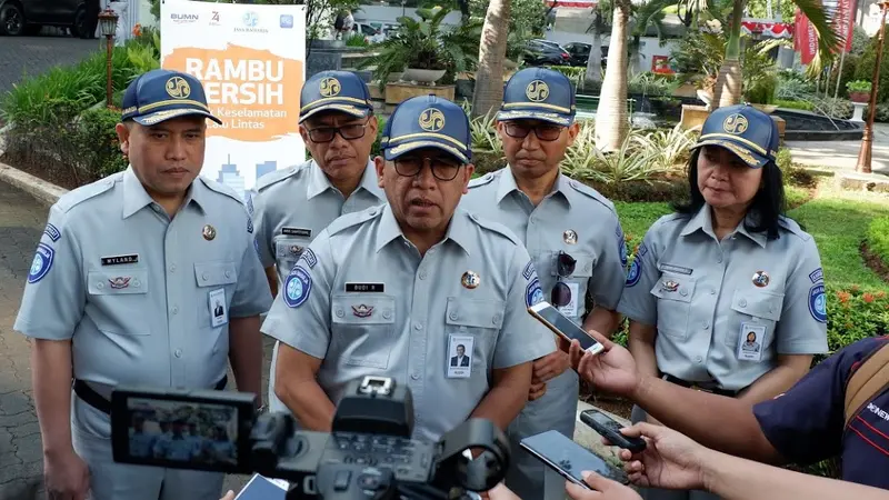 Sambut HUT RI ke-74, Jasa Raharja Bersihkan 4000an Rambu Lalu Lintas di Seluruh Indonesia