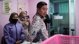 Pj Gubernur DKI Jakarta Teguh Setyabudi memastikan 44 Puskesmas tingkat Kecamatan siap melayani program Pemeriksaan Kesehatan Gratis (CKG) bagi warga yang berulang tahun. (YASUYOSHI CHIBA/AFP)
