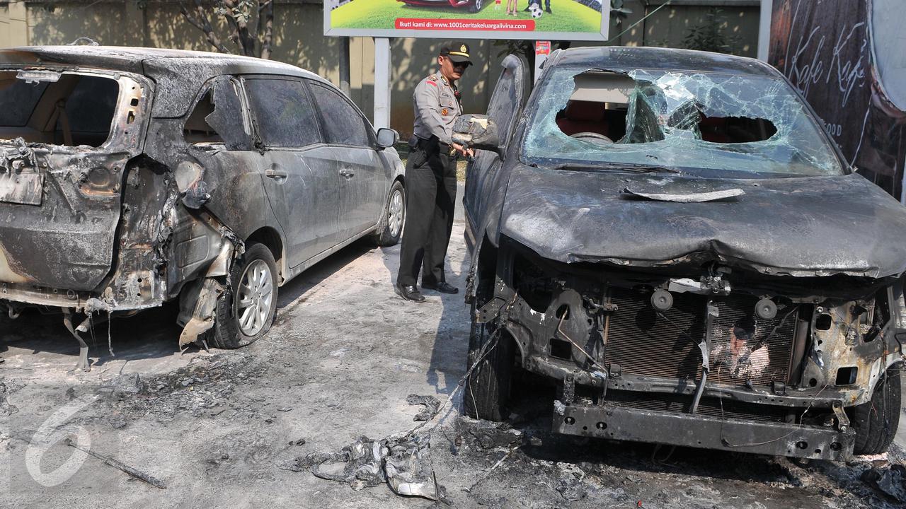 20150901-Dua Mobil Terbakar di Pom Bensin Gatot Subroto-Jakarta