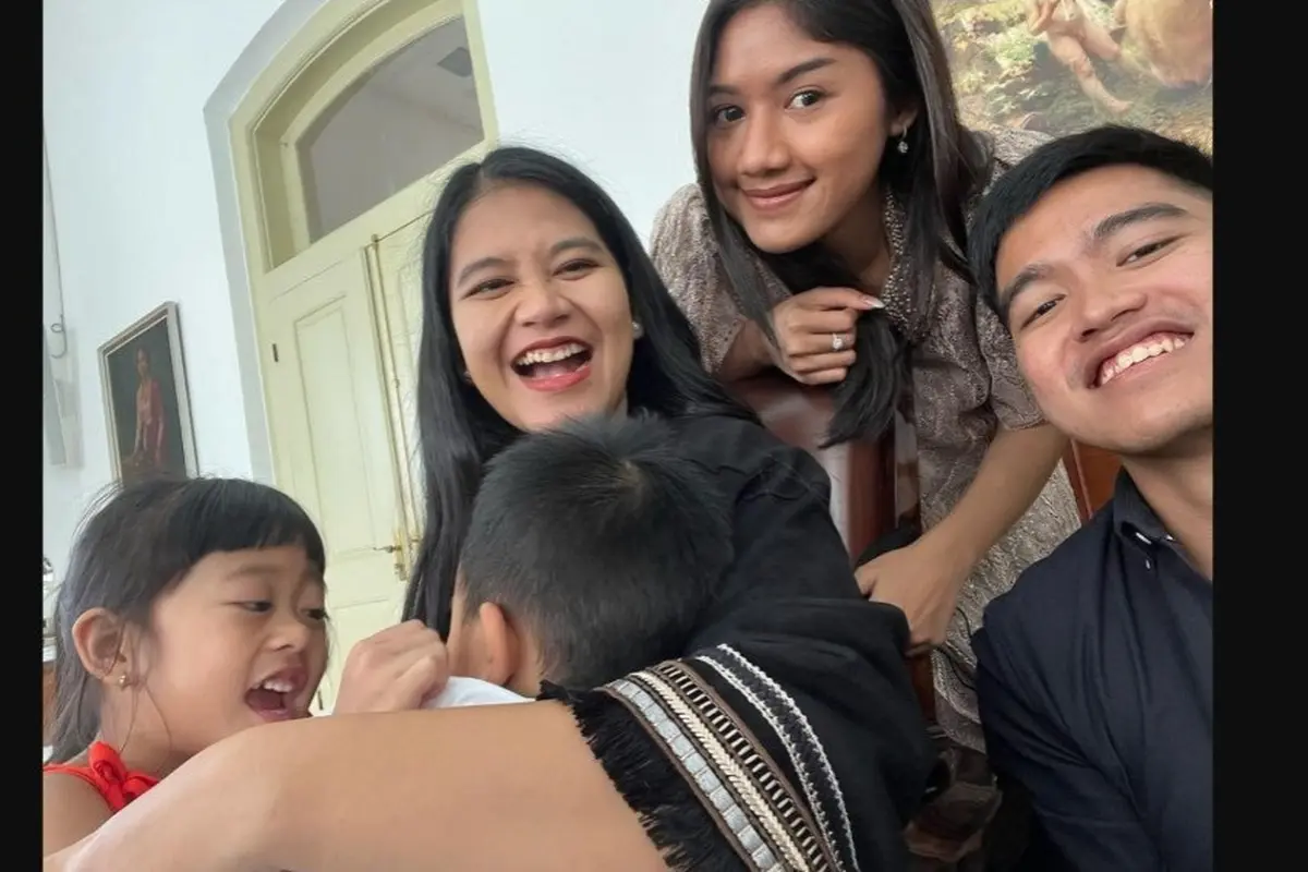 Kahiyang Ayu, putri Presiden Joko Widodo atau Jokowi memberikan kode soal hubungan sang adik Kaesang Pangarep dengan kekasihnya Erina Gudono.