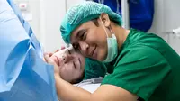 6 Potret Billy Syahputra Temani Persalinan Vika Kolesnaya, Sambut Putra Pertama