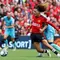 Gelandang&nbsp;Manchester United Hannibal Mejbri&nbsp;dilanggar bek Athletic Bilbao Aitor Paredes dalam pertandingan persahabatan pramusim di Avia Stadium, Dublin, Minggu, 6 Agustus 2023. (Paul Faith / AFP)