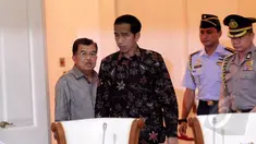 Wakil Presiden Jusuf Kalla memberikan sinyal akan ada kejutan yang terjadi sore nanti. Namun ia tidak merinci kejutan seperti apa. Hal itu diungkapkan JK ketika akan ke Istana Kepresidenan menemui Presiden Joko Widodo atau Jokowi.