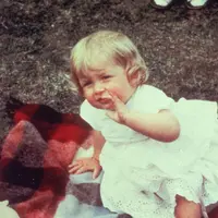 Foto ini diambil pada 1962 sat Princess Diana berulang tahun yang pertaa di Park House, Sandringham. (Cosmopolitan)