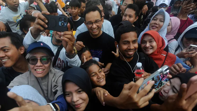 Bacagub Jakarta Anies Baswedan Berolahraga Sambil Menyapa Warga Saat Hari Bebas Kendaraan Bermotor