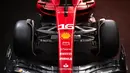 <p>Tampak depan atas mobil baru Scuderia Ferrari SF-23 untuk Formula 1 2023 saat acara peluncuran di Maranello 14 Februari 2023. (AFP/Ferrari Press Office)</p>