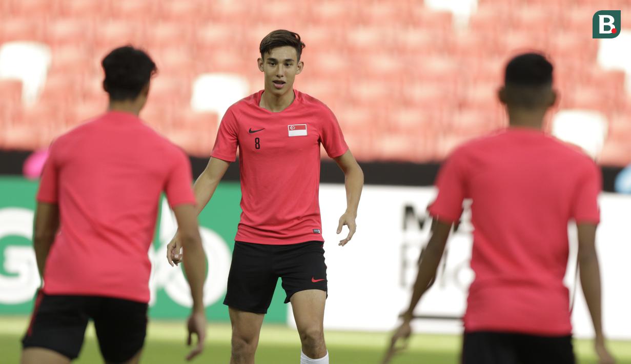 Pemain Singapura, Jacob Mahler, saat latihan jelang laga Piala AFF 2018 di Stadion Nasional, Singapura, Kamis (8/11). Singapura akan melawan Timnas Indonesia. (Bola.com/M. Iqbal Ichsan)