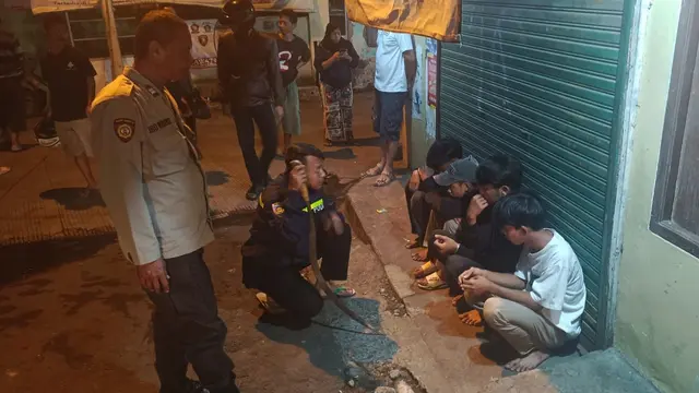 Polisi menangkap lima remaja bersenjata tajam yang hendak melakukan aksi tawuran di Kota Bogor, Jawa Barat.