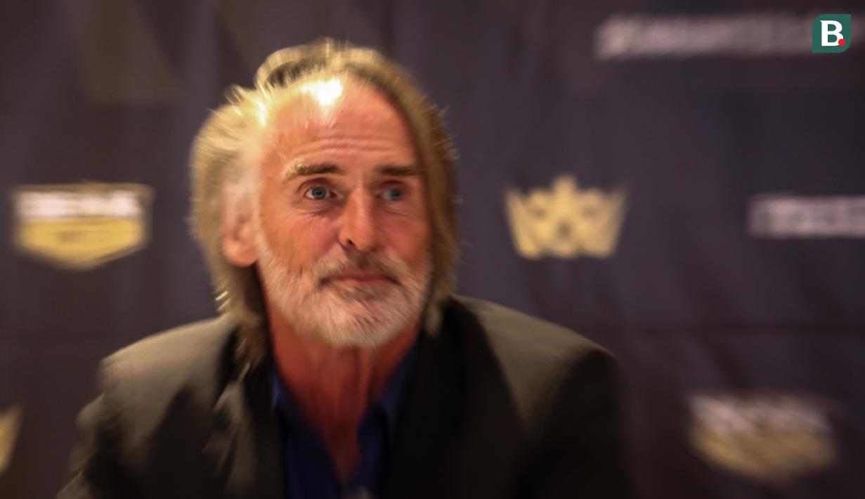 <p>Pelatih baru Dewa United FC, Jan Olde Riekerink memberikan pernyataan saat konferensi pers pengenalan pelatih baru Dewa United FC untuk BRI Liga 1 2022/2023 yang berlangsung di Hotel Episode, Gading Serpong, Tangerang, Selasa (10/1/2023). (Bola.com/Bagaskara Lazuardi)</p>