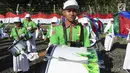 Pelajar yang tergabung dalam kelompok marching band memainkan alat musik saat upacara HUT ke-74 RI di JOB Pertamina-Medco E&P Tomori Sulawesi, Sabtu (17/8/2019). Keberadaan marching band binaan tersebut dalam rangka memeriahkan HUT ke-74 RI. (Liputan6.com/Immanuel Antonius)