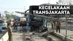Bus Transjakarta koridor 5 Kampung melayu-Ancol, tabrak pembatas jalan dan tiang lampu merah, di Gunung Sahari Jakarta Pusat.