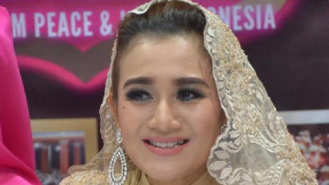 Nini Carlina Sibuk Kunjungi Lembaga Tinggi Negara - Celeb Bintang.com