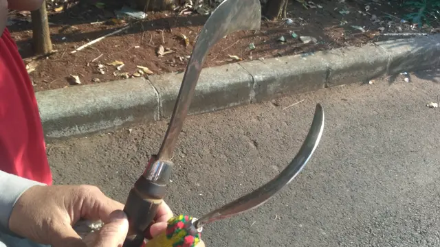 Ketahuan Bawa Celurit saat CFD, 2 Bocah Digiring Polisi. (Merdeka.com/Ronald)