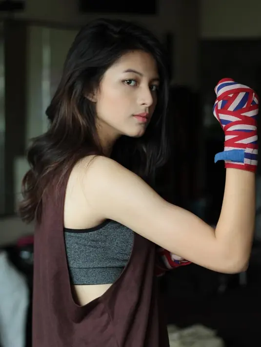 Terbukti dilihat dari laman Insatagram miliknya, Lania kerap mengunggah foto kala sedang berlatih. Meski lakoni olahraga yang cukup berat, Lania tetap cantik memesona. (Liputan6.com/IG/@laniafira)