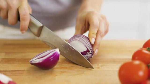Cara Potong Bawang agar Mata Anda Tidak Perih