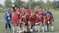 Vasanta FC melakukan selebrasi usai meraih gelar juara Jakarta Equal Festival 2018 di Sawangan, Depok, Minggu (11/3/2018). Vasanta FC menang 2-0 atas Gelora Muda. (Bola.com/M Iqbal Ichsan)